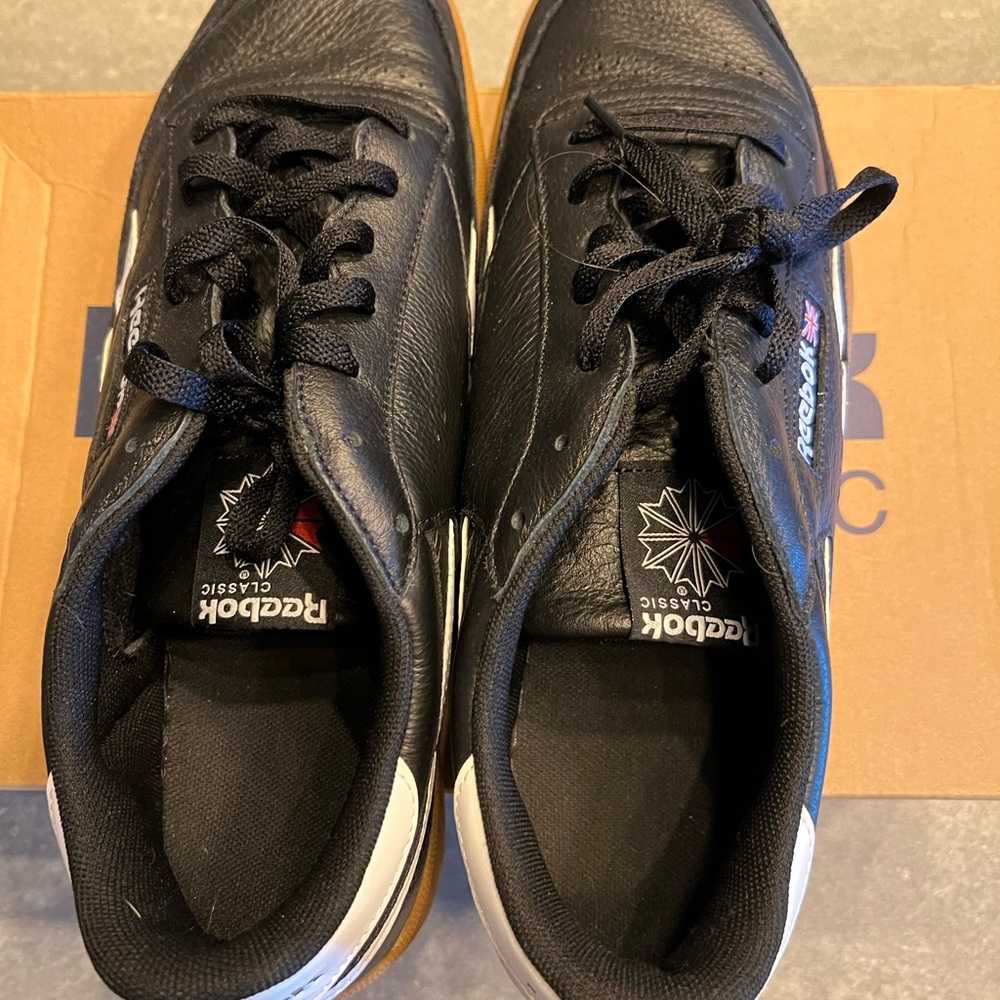 Men’s Reebok Leather Classic Sneakers.